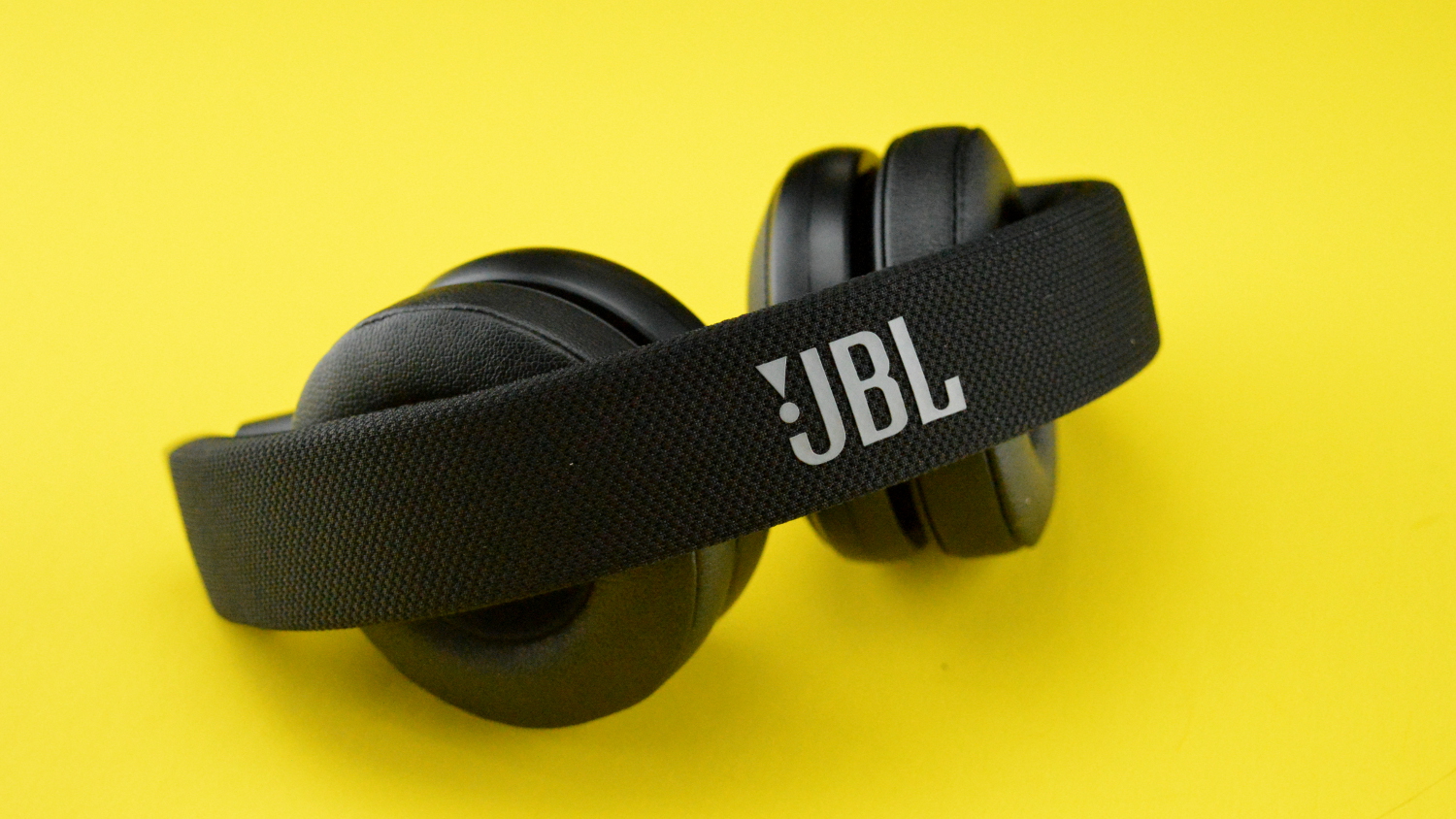 Forbindelse Chaiselong medley JBL E35 On-Ear Wired Headphones Review - Headphone Review