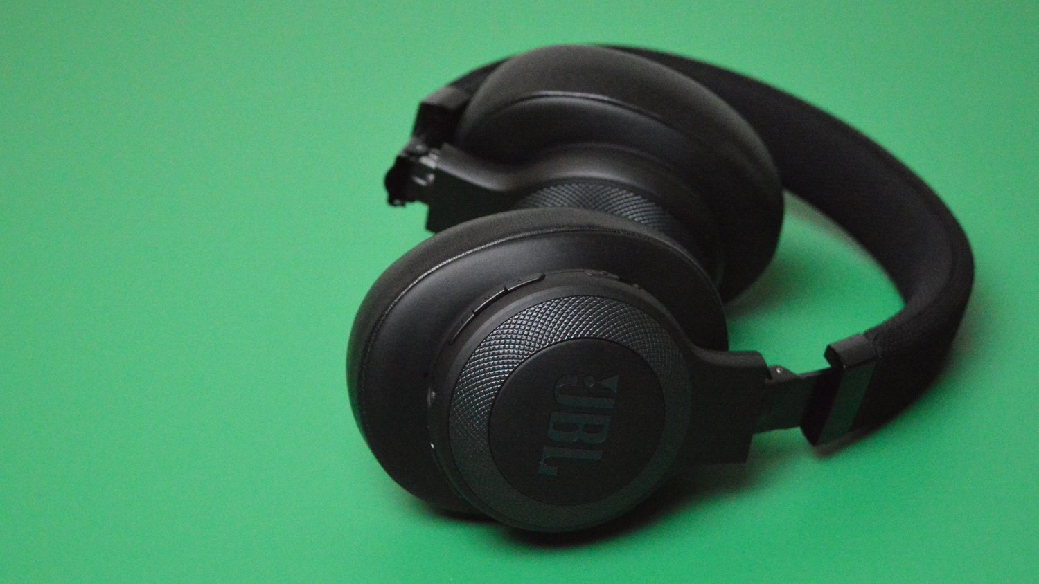 spade Celsius opvoeder JBL E65BTNC Headphones Review - Headphone Review
