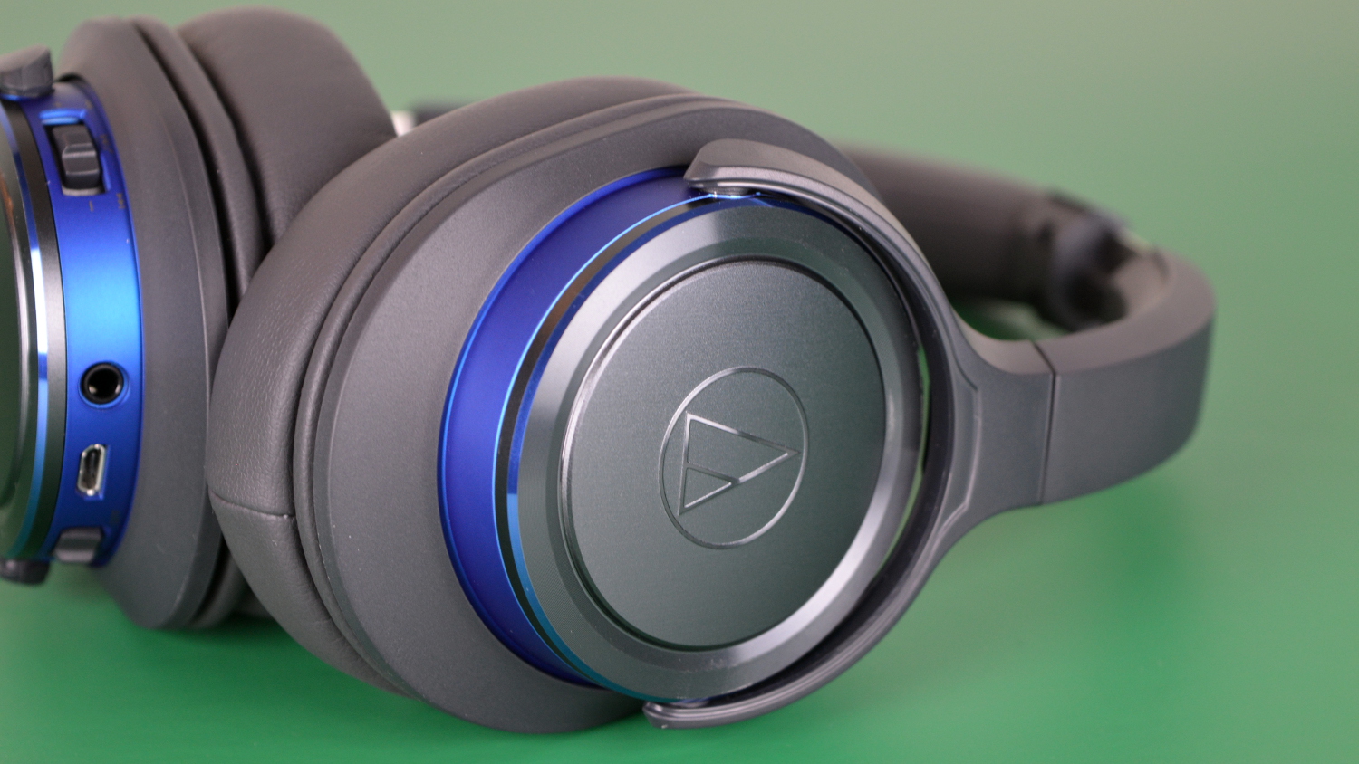Audio Technica ATH-WS660BT Solid Bass Headphones Review 