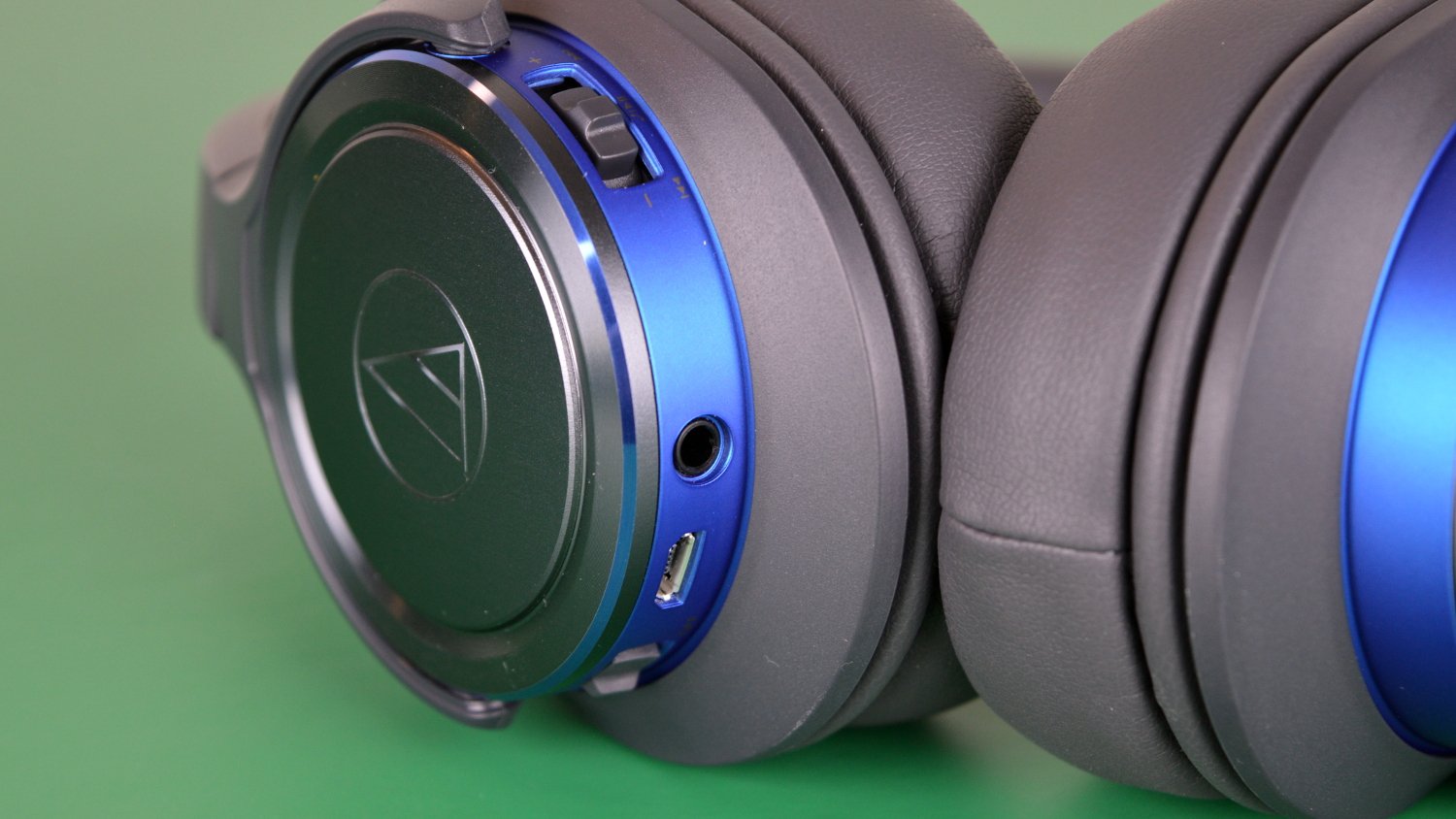 Audio Technica ATH-WS660BT Solid Bass Headphones Review 