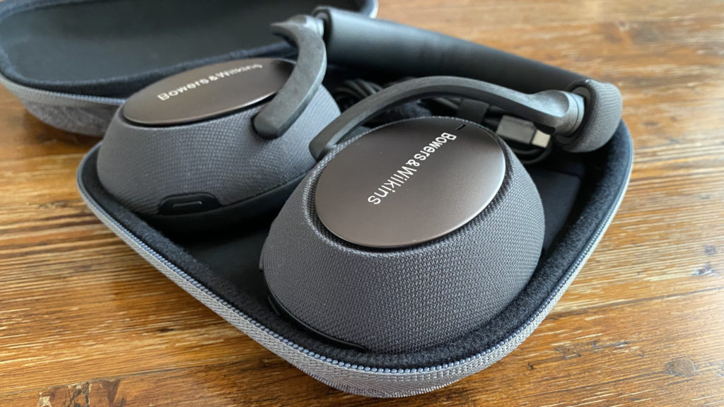 Bowers & Wilkins PX7 In Case