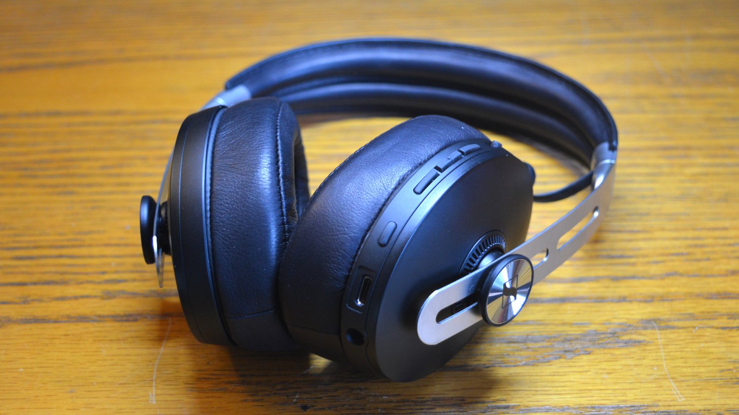 Sennheiser momentum 3 vs bose quietcomfort 35 discount ii